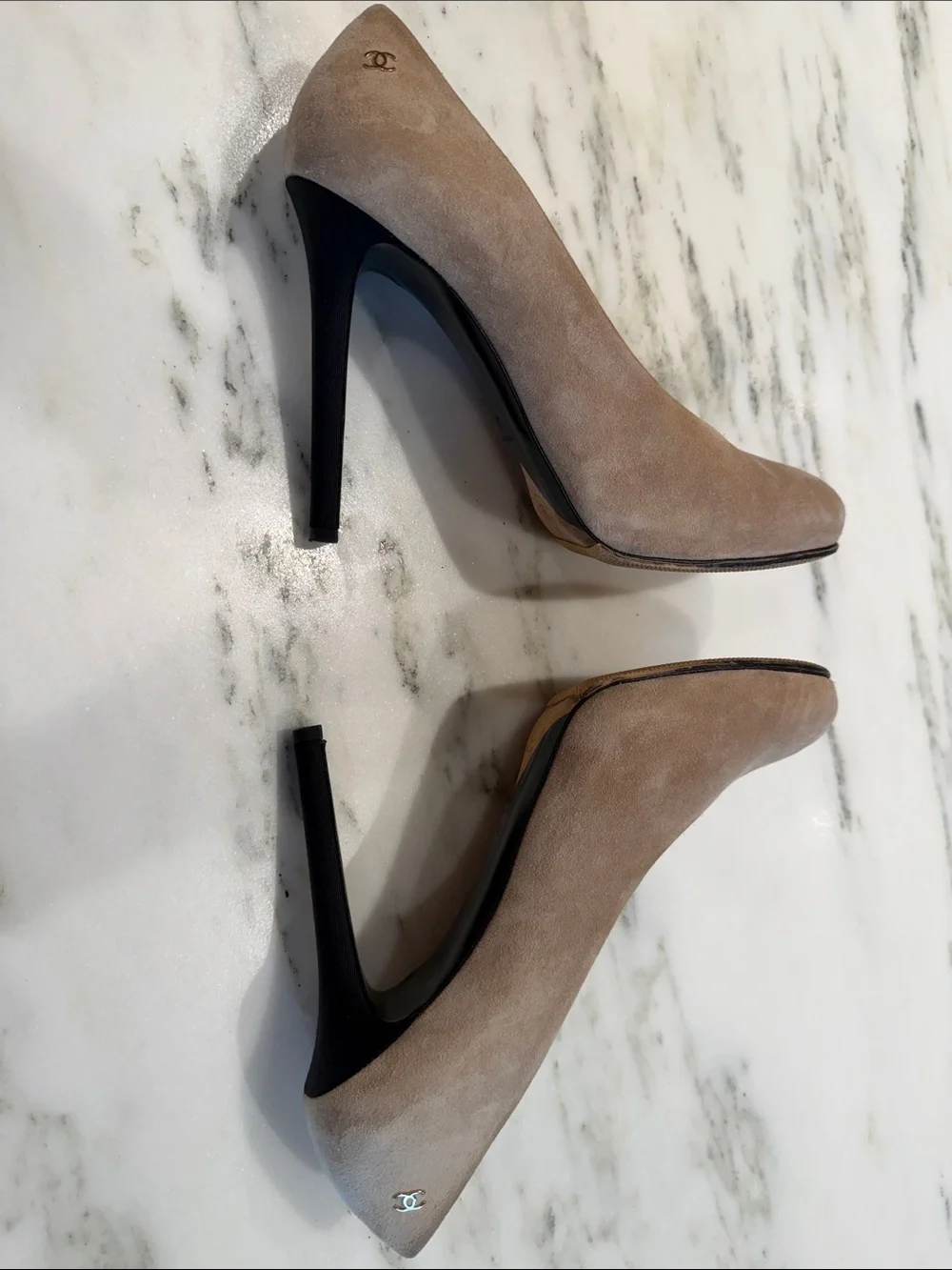 CHANEL Beige/Taupe Suede CC Pumps